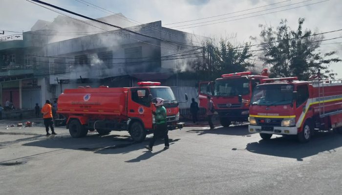 Diduga Korsleting, Ruko Sekaligus Gudang di Palu Hangus Dilalap Api