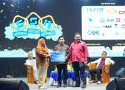 Guru Viral Perbaiki Pintu Kelas, Najib Nadir Terima Apresiasi Pemprov Sulteng di HUT ke-62