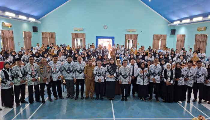 Hadianto Rasyid Buka Sosialisasi Permendikdasmen 2026, Tekankan Perlindungan Guru di Palu