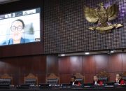 Uji Materi UU LLAJ: MK Diminta Tegaskan Larangan Merokok dan Main HP saat Berkendara