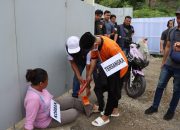 Rekonstruksi Pembunuhan di Ampana, Tersangka Tusuk Korban Berkali-kali