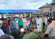 Bupati Ilham Lawidu Serahkan Sapi Kurban Presiden di Masjid Miftahul Khairat