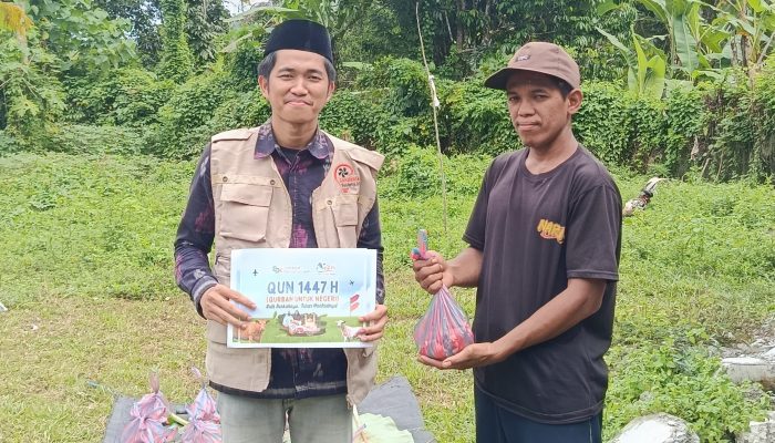 Pemuda Cendekia Society.Id Tebar Kepedulian, Salurkan Daging Kurban di Desa Talaga