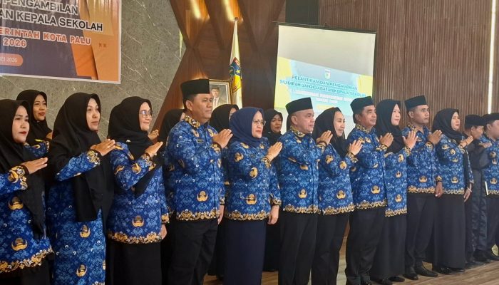 Wali Kota Hadianto Lantik 18 Kepsek di Palu, Tekankan Pendidikan Berkarakter