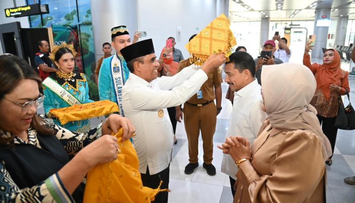 Gubernur Anwar Hafid Sambut Hangat Kajati Baru Sulteng di Bandara Mutiara Palu