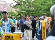 Peringati Hardiknas, PGRI Cabang Ampana Kota Gelar Karnaval Pendidikan dan Budaya