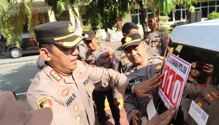 Polresta Palu Gencarkan Sosialisasi Layanan 110, Stiker Dipasang di Semua Armada Operasional