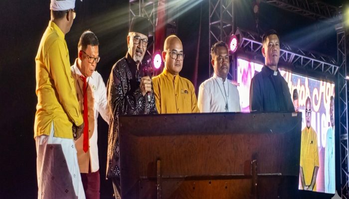 Prof Zainal Abidin Pimpin Ribuan Warga dalam Doa Lintas Agama untuk Korban Gempa Sulteng