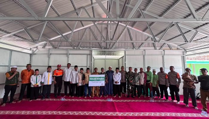 BAZNAS Sulteng dan Warga Gotong Royong Bangun Masjid Darurat