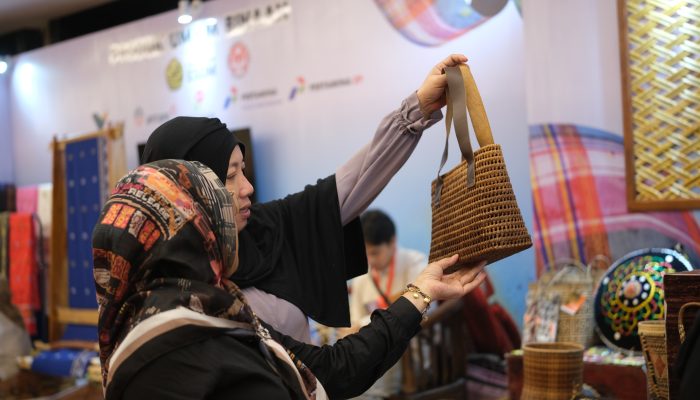 Anyaman Teduhu Binaan PT Vale Curi Perhatian di HUT Dekranas 2026