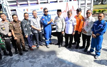 Gubernur Anwar Hafid Terima Bantuan Kemanusiaan PT Donggi Senoro LNG untuk Korban Gempa Sulteng