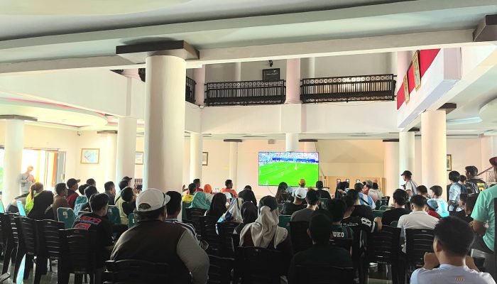 Antusias! Warga Touna Padati Lokasi Nobar Argentina vs Swiss