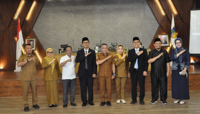 Wali Kota Palu Lantik Dewan Pengawas dan Direktur Utama Perumda Kota Palu