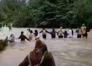 Tak Mau Warga Terus Bertaruh Nyawa, Anwar Hafid Bangun Jembatan Gantung dengan Dana Pribadi