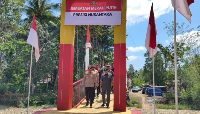 Prabowo Apresiasi Dedikasi Polri Bangun 895 Jembatan di Pelosok Indonesia