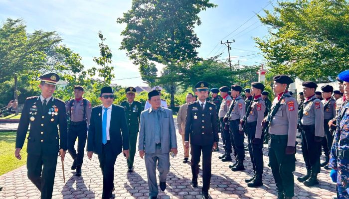 Bupati Tojo Una-Una Hadiri Upacara Hari Bhayangkara ke-80 di Mako Polres Touna