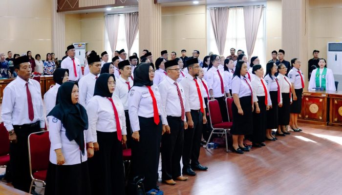 Lantik 42 Kepsek SD-SMP, Bupati Delis Tekankan Tiga Tanggung Jawab Utama