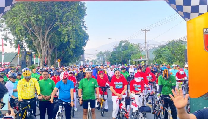 Ribuan Pesepeda Ramaikan Gowes Palaka Wira, Semarakkan HUT ke-1 Kodam XXIII/PW