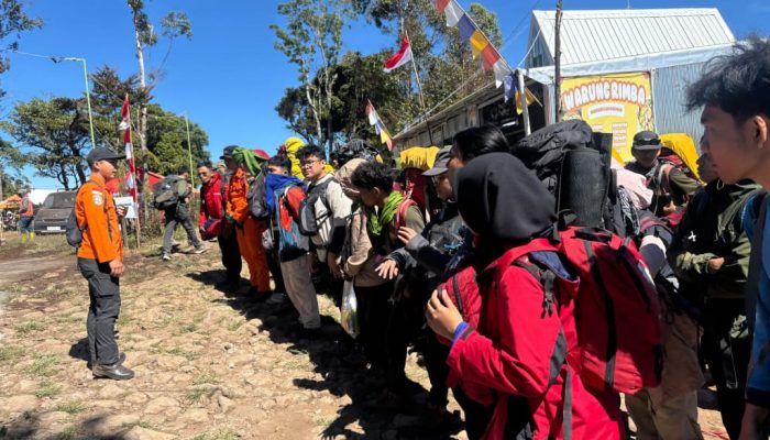 Jelang HUT ke-81 RI, 2.557 Pendaki Menuju Puncak Bawakaraeng Gowa, SAR Siagakan 211 Personel