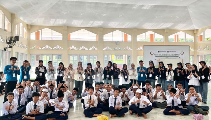 Mahasiswa Baru UWN Palu Sosialisasikan Pencegahan Anemia di SMP IT Hidayatullah