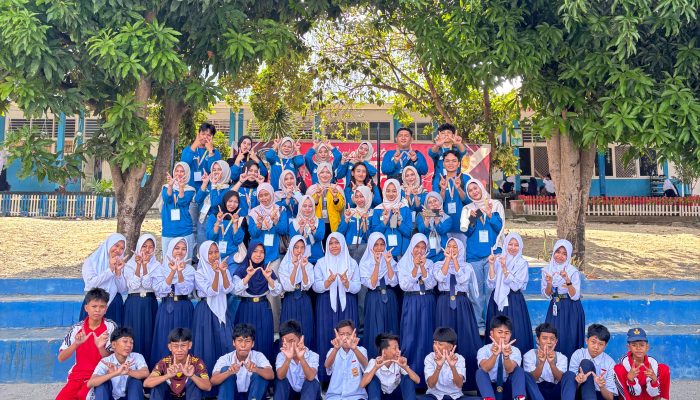 Mahasiswa Baru UWN Palu Edukasi Siswa SMPN tentang Bijak Bermedia Sosial