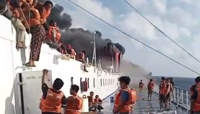 Kapal Mutiara Sentosa 2 rute Surabaya-Makassar Terbakar di Laut Jawa