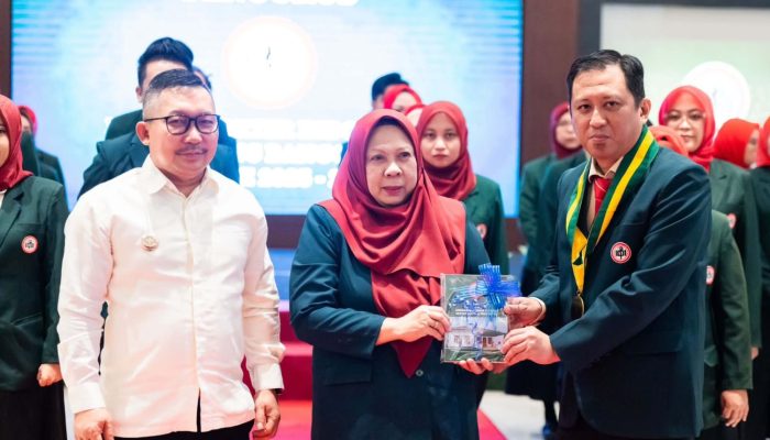 Wagub Reny Lamadjido Lantik Pengurus IDI Banggai, Dorong Kolaborasi dengan Pemkab