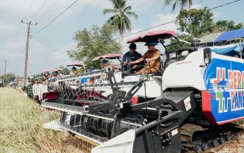 Anwar Hafid Siapkan Traktor hingga Drone untuk Modernisasi Pertanian Sulteng