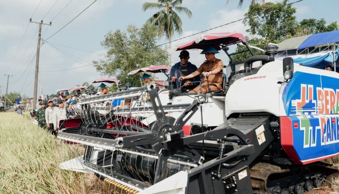 Anwar Hafid Siapkan Traktor hingga Drone untuk Modernisasi Pertanian Sulteng