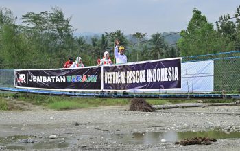 Resmikan Jembatan Berani di Banggai, Anwar Hafid Janji Perkuat hingga Permanen