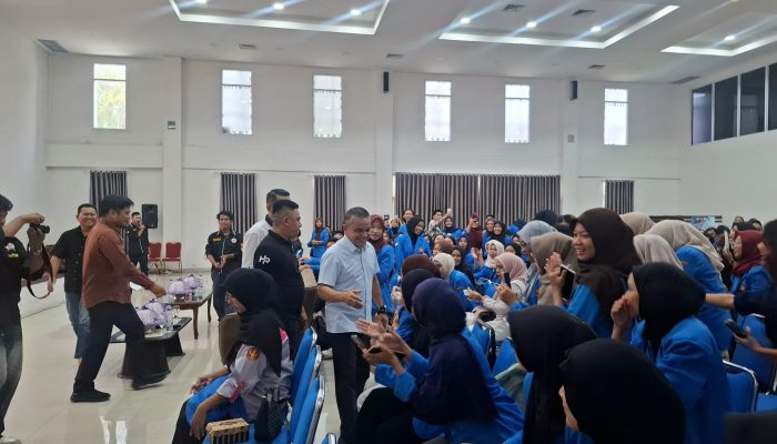 Mahasiswa Untad Keluhkan Sampah di Vatutela dan Jalan Rusak Padat Karya ke Wali Kota Palu