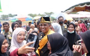 Aksi Humanis Anwar Hafid di HUT Buol ke-27, Tunda Sambutan demi Peserta Upacara dan Salurkan 5.000 Paket Sembako
