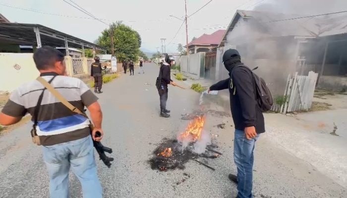 Penggerebekan Narkoba di Kayumalue Memanas, Polisi Amankan Tujuh Orang