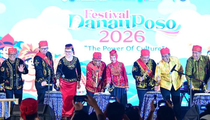 Buka Festival Danau Poso 2026, Anwar Hafid Ajak Masyarakat Jaga Budaya dan Kelestarian Danau